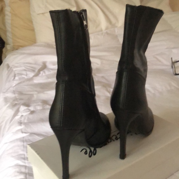 Size 36 l’intervalle black leather ankle boots. - Picture 2 of 5